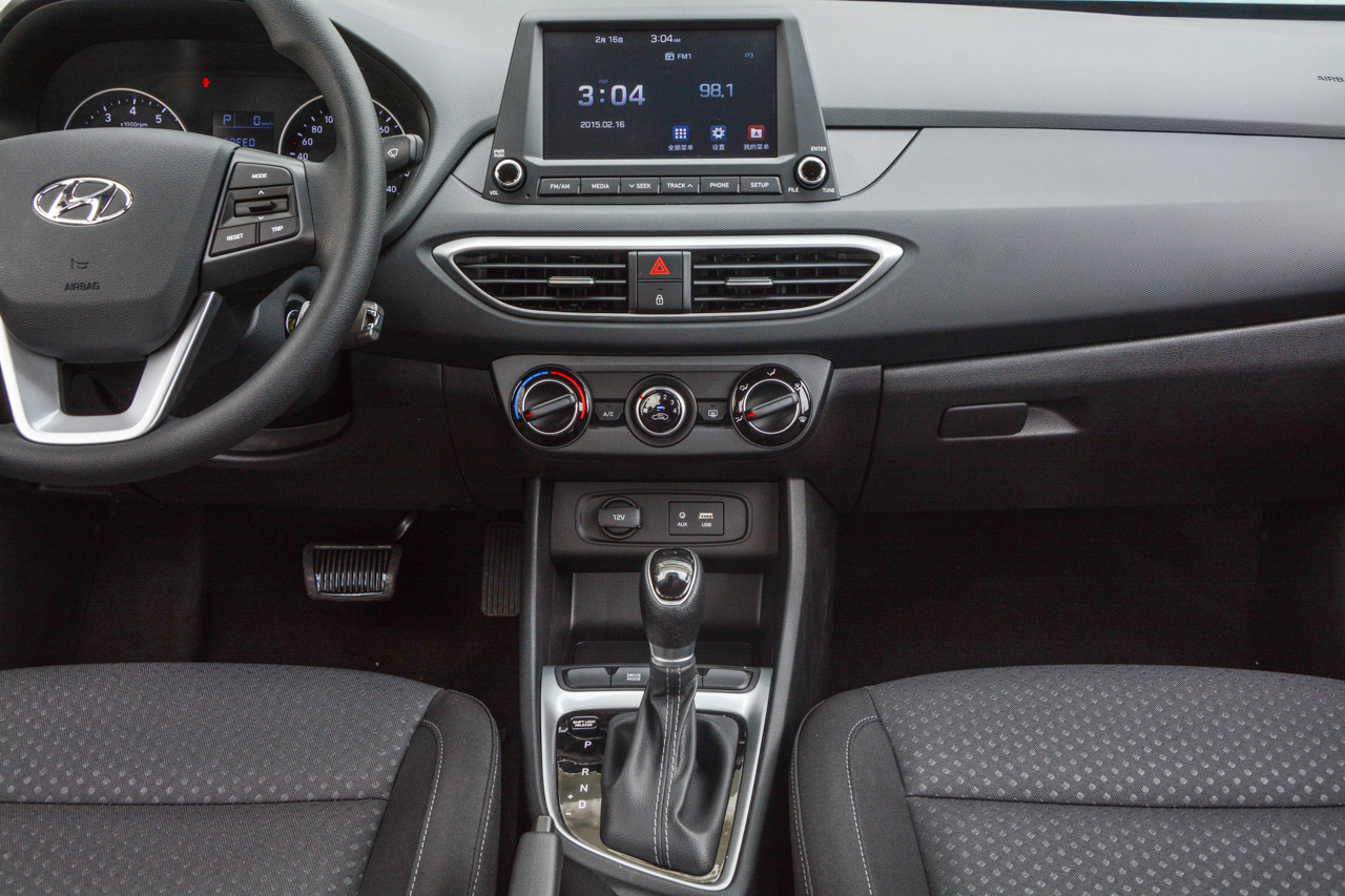 2017款悦动1.6l自动悦值版gls