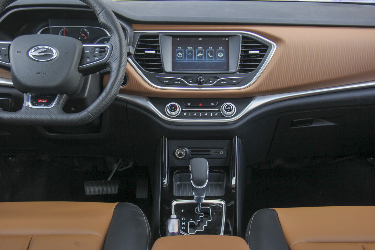 【图】2017款陆风x2 1.6l自动铂锐版内饰图片_高清实拍图 - 新浪汽车