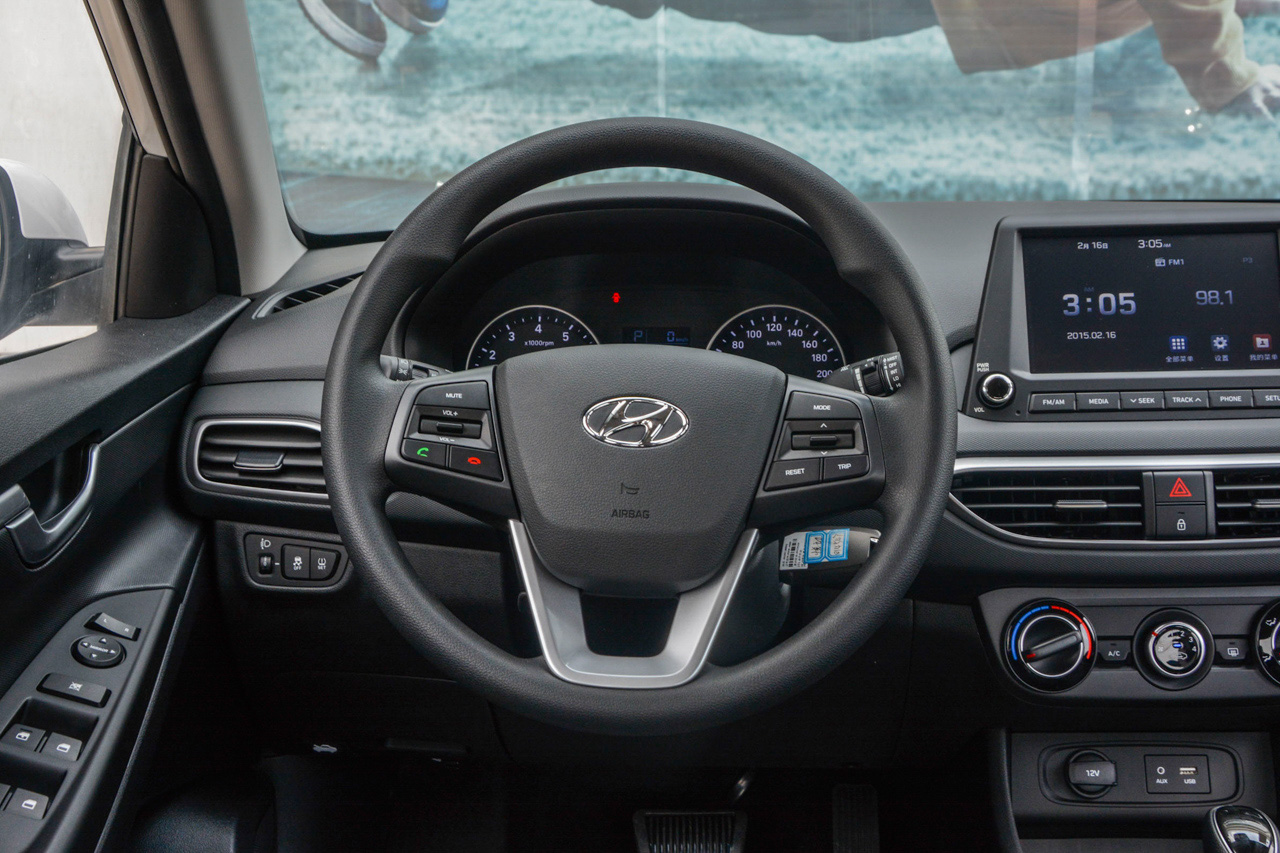 2017款悦动1.6l自动悦值版gls