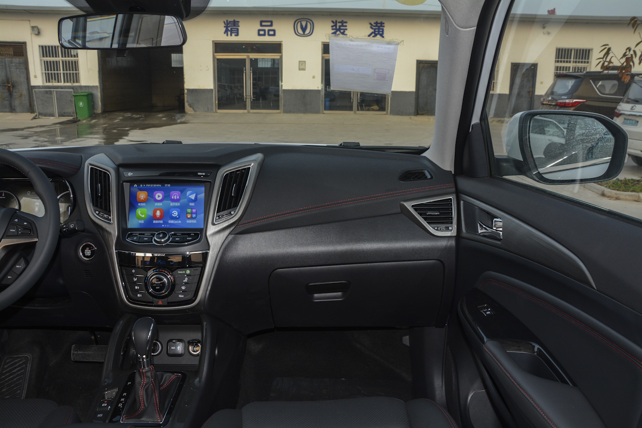 2017款长安cs75尚酷版 1.5t自动锋锐型