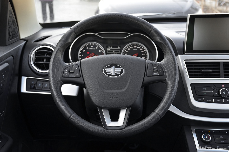 2017款奔腾X40 1.6L自动