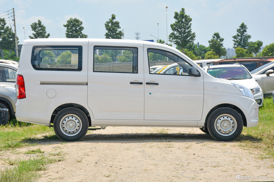 五菱荣光v10月报价重庆最高降023万