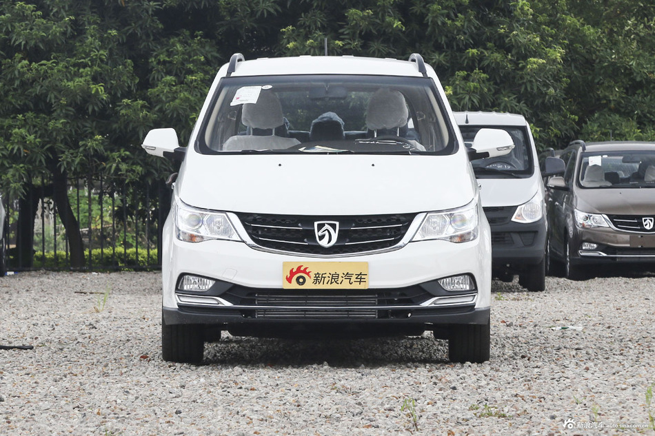 2016款宝骏730 1.5T手动舒适版 7座