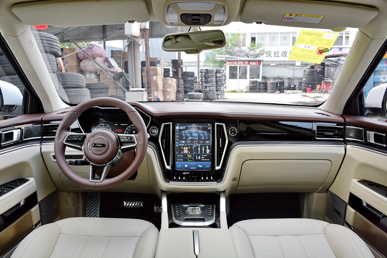 2017款众泰t700 1.8t自动尊贵型