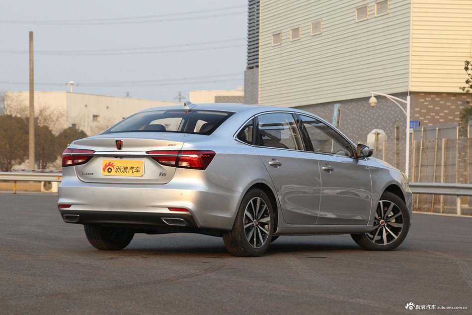 2017款荣威i6 1.0T自动16T顶配版