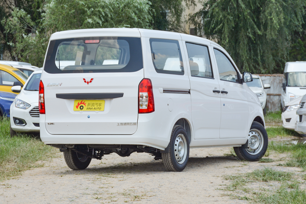 2016款五菱荣光v 1.2l手动实用型