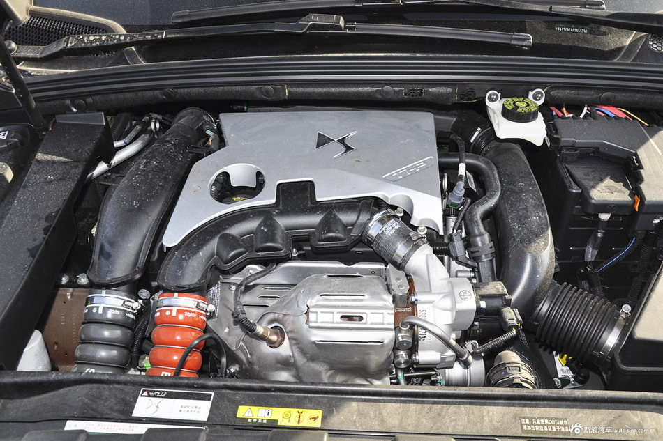 2016款DS 6 1.6T雅致版THP160 野熔岩