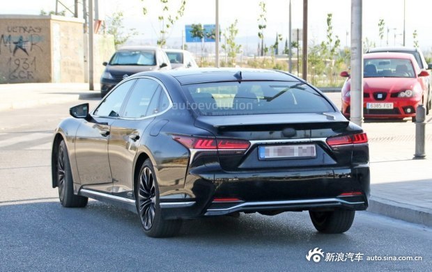 或搭V8双涡轮增压动力 疑似新LS F谍照 