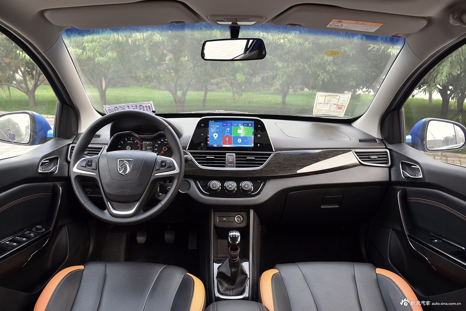 2016款宝骏310 1.2L手动豪华型 碧海蓝