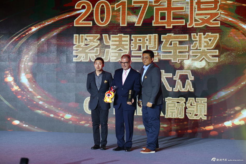 新思域和蔚领共获2017新浪年度紧凑型车奖
