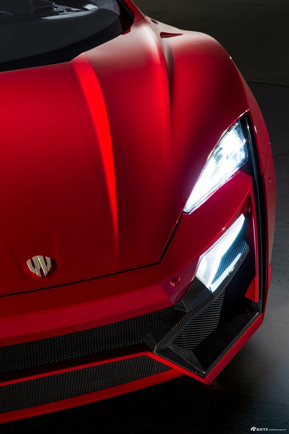 来自中东的顶级超跑,速度与激情七中飞越大楼的莱肯跑车