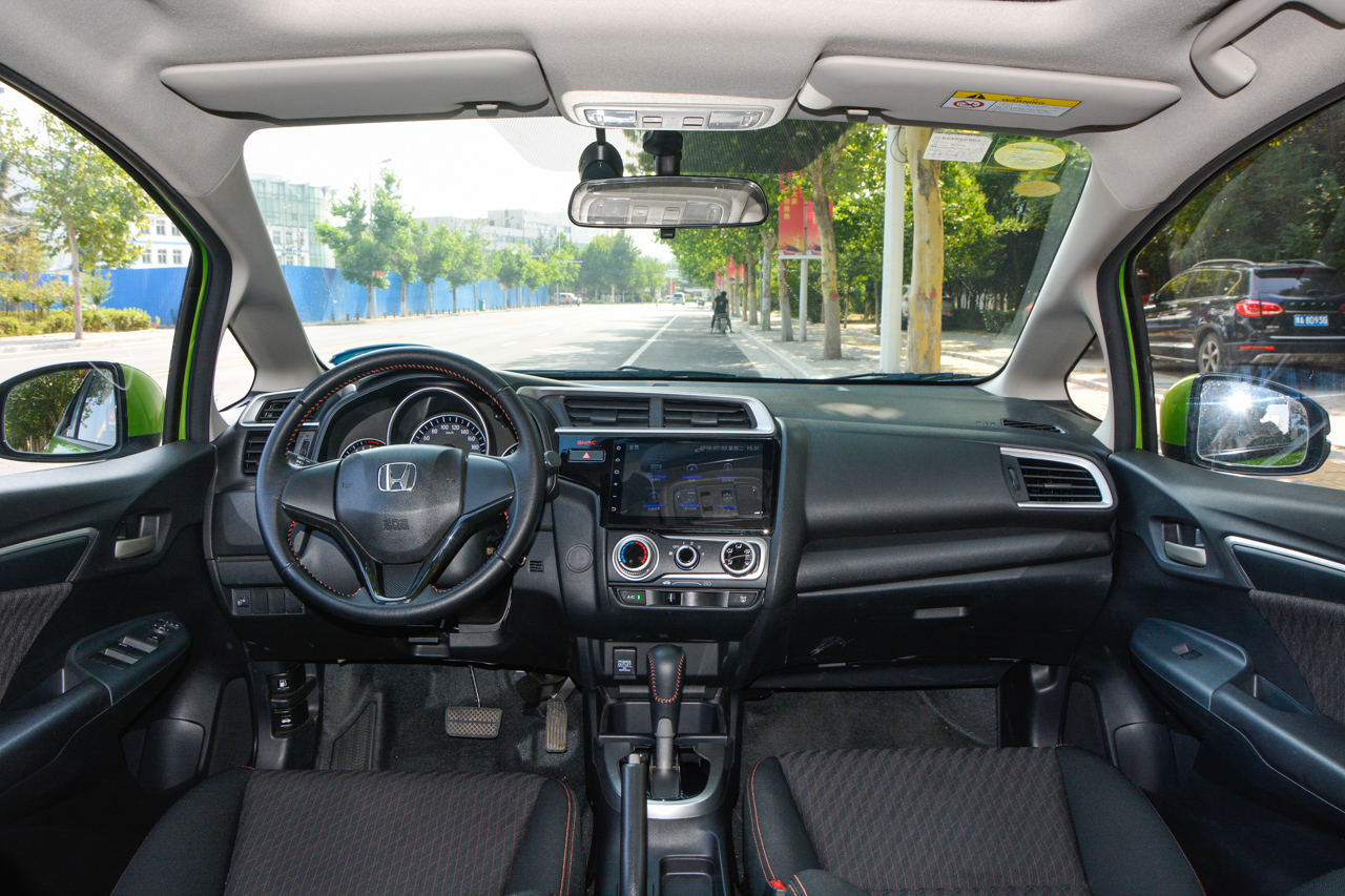 2018款飞度1.5l cvt潮跑 版