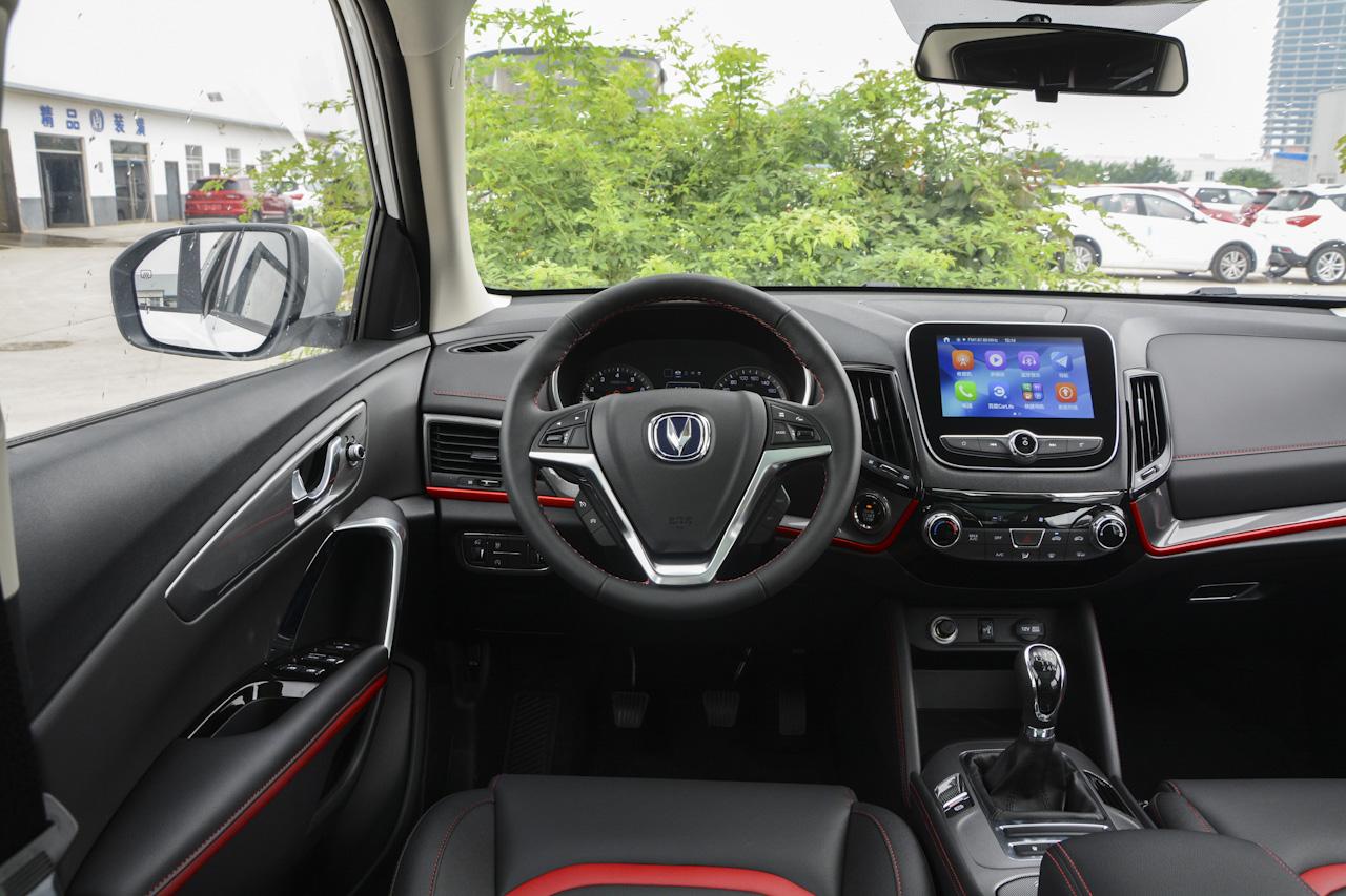 2017款长安cs55 1.5t手动炫动型