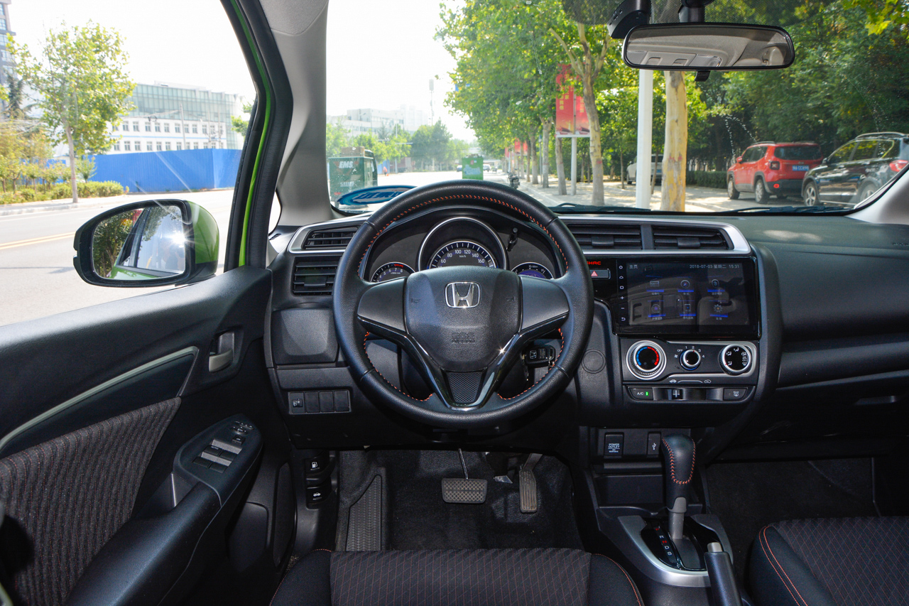 2018款飞度1.5l cvt潮跑 版