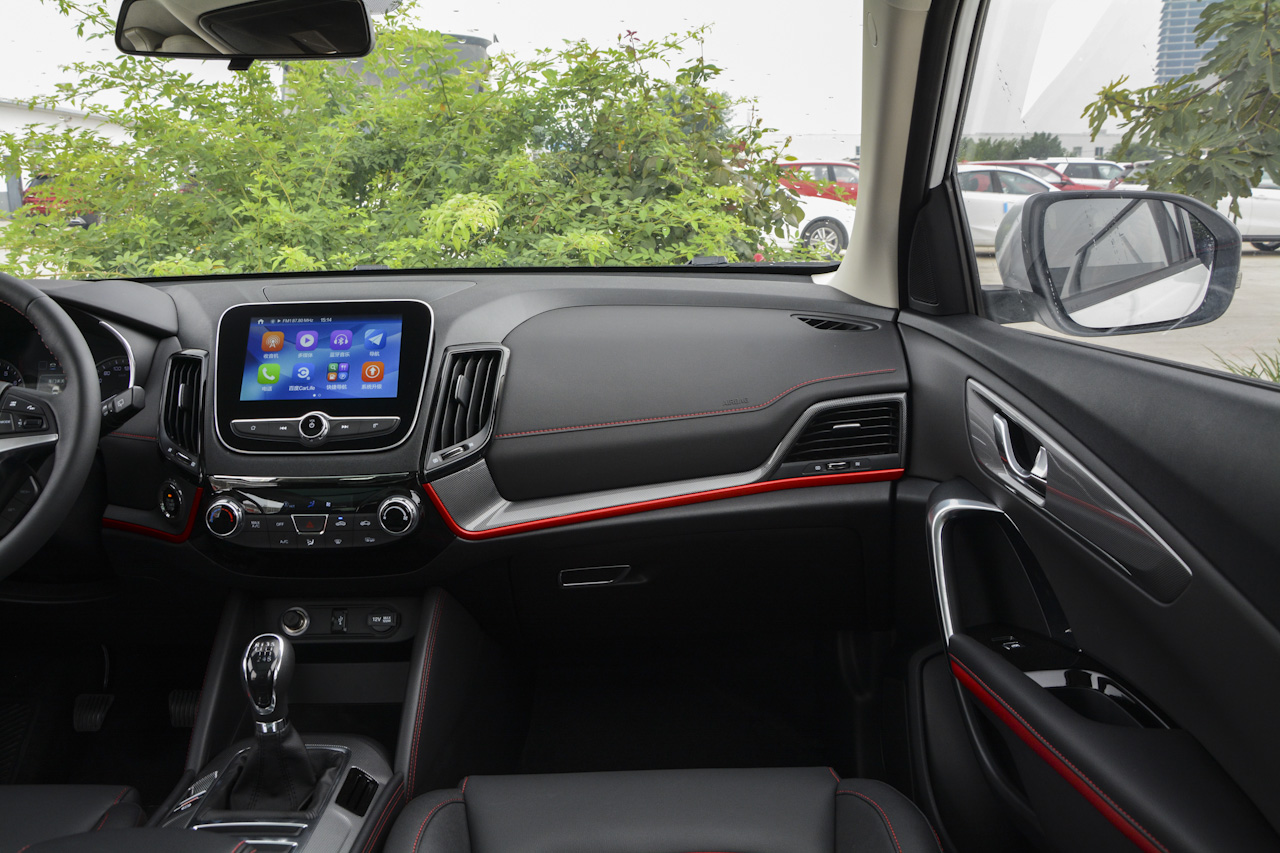 2017款长安cs55 1.5t手动炫动型