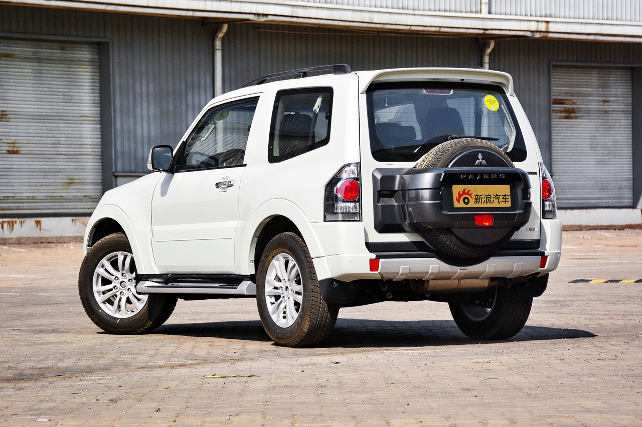 2016款帕杰罗三门版3.8l v6 gls中东版(暂无参数)