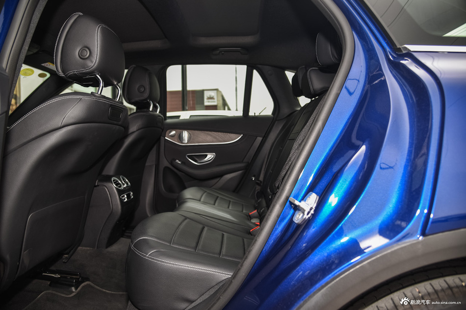 2016款奔驰GLC300 2.0T自动4MATIC动感型 宝石蓝