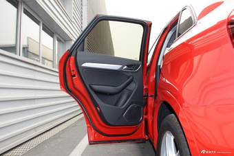 2017款奥迪q3 2.0t自动35 tfsi风尚型