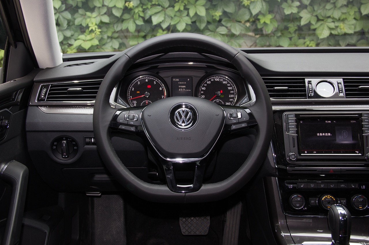 2017款帕萨特1.8t自动领尊版330tsi dsg