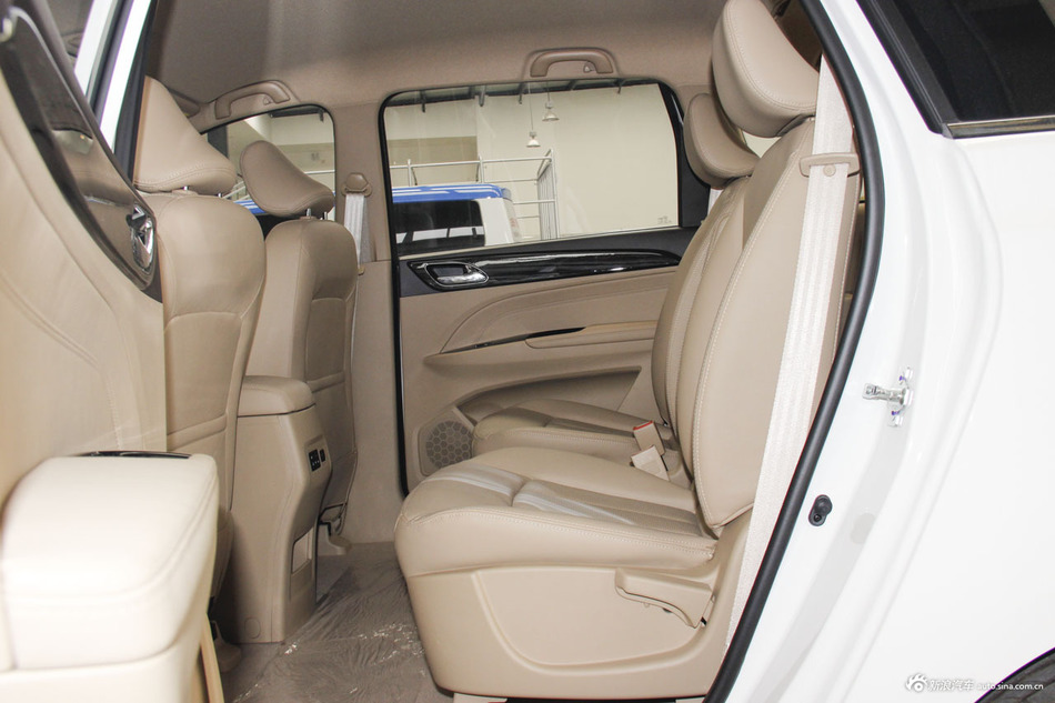 2016款宝骏730 1.5T手动舒适版 7座