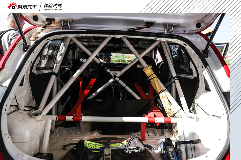 助阵江淮军团争霸CRC 体验试驾瑞风S7