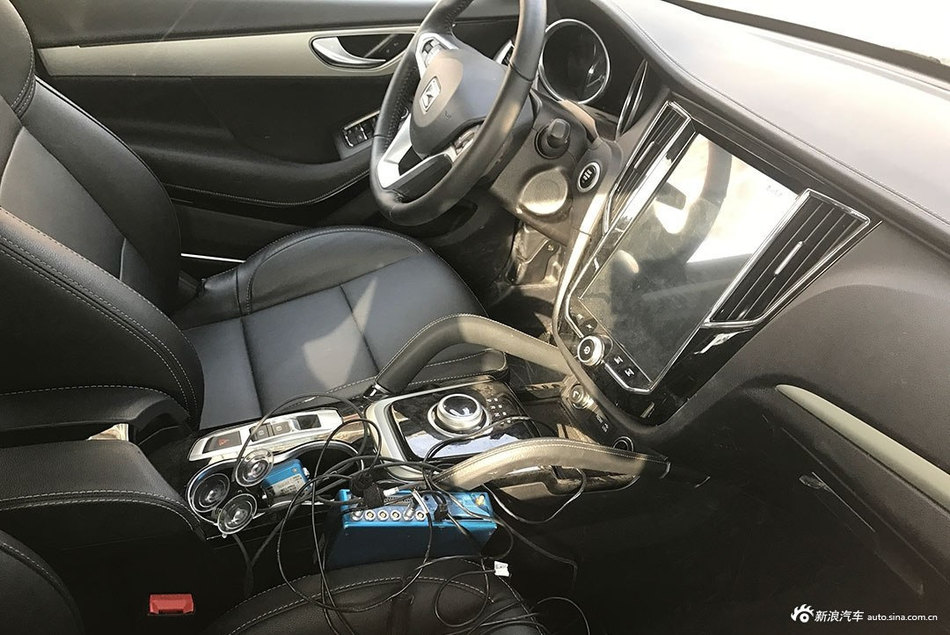 众泰SR7电动版最新谍照 