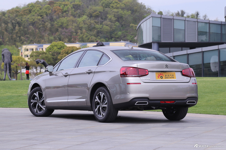 2017款东风雪铁龙C5 顶配版