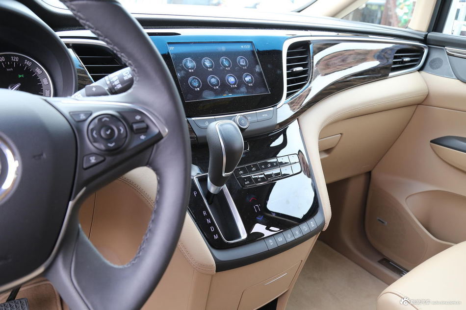 2017款GL8 2.0T自动豪华版