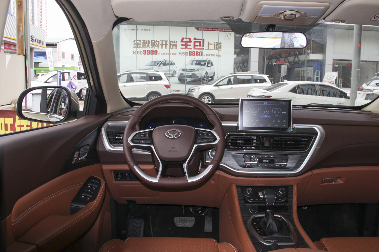 2018款北汽幻速s7 1.5t 自动尊享型