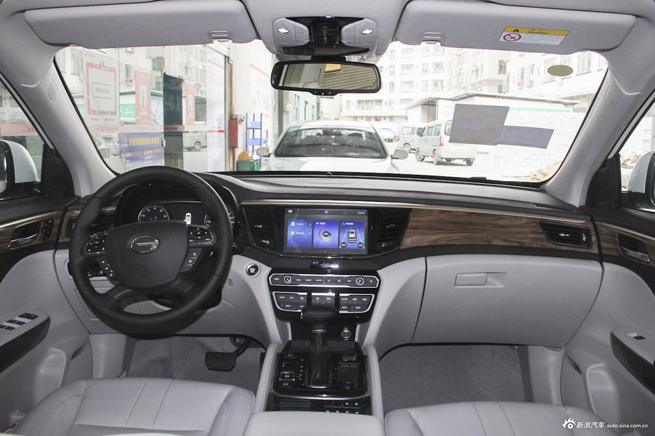 2017款传祺GS8 2.0T自动两驱豪华智联版320T