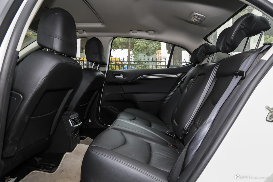 2015款雪铁龙C4L 1.8L自动尊贵版