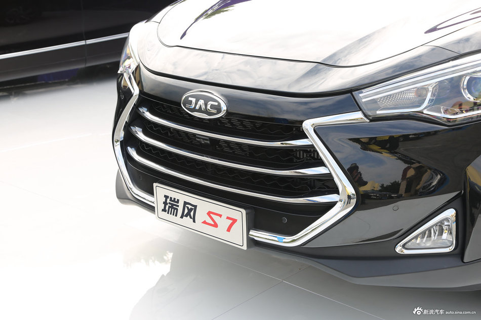 江淮全新7座SUV亮相 轴距超过2米8