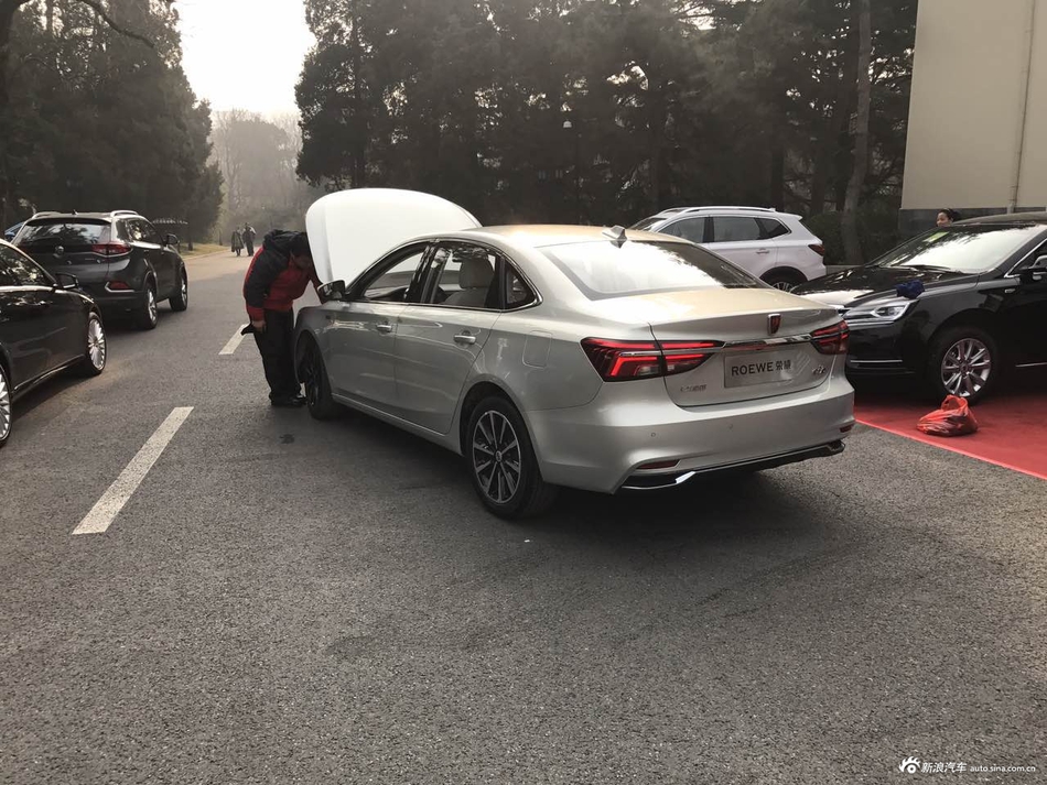 内饰首次公布 上汽荣威ei6实车亮相