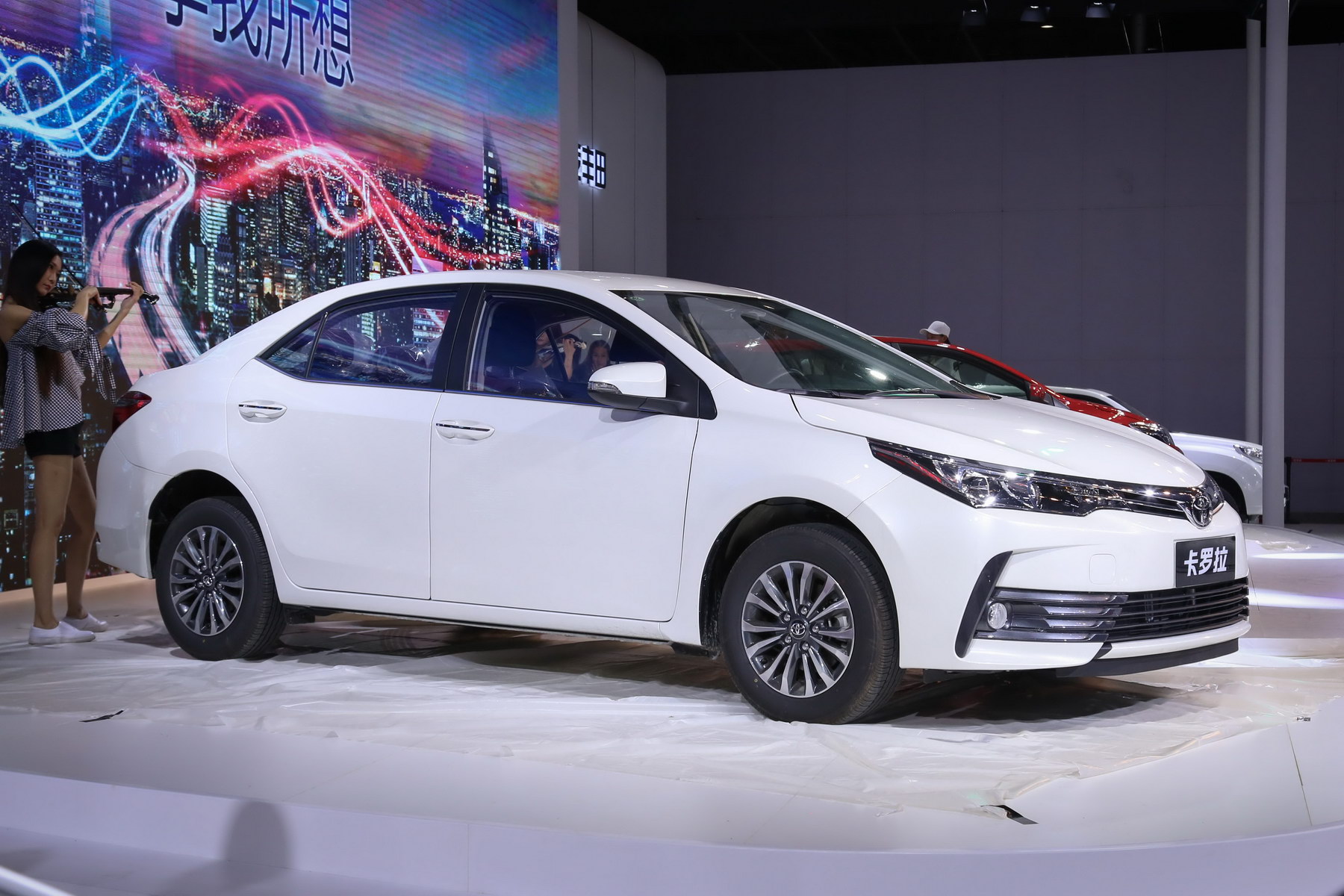 【成都车展新车抢先看 实拍丰田卡罗拉】卡罗拉综合图 -新浪汽车
