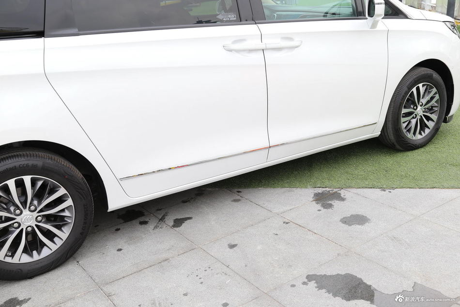 2017款GL8 2.0T自动豪华版