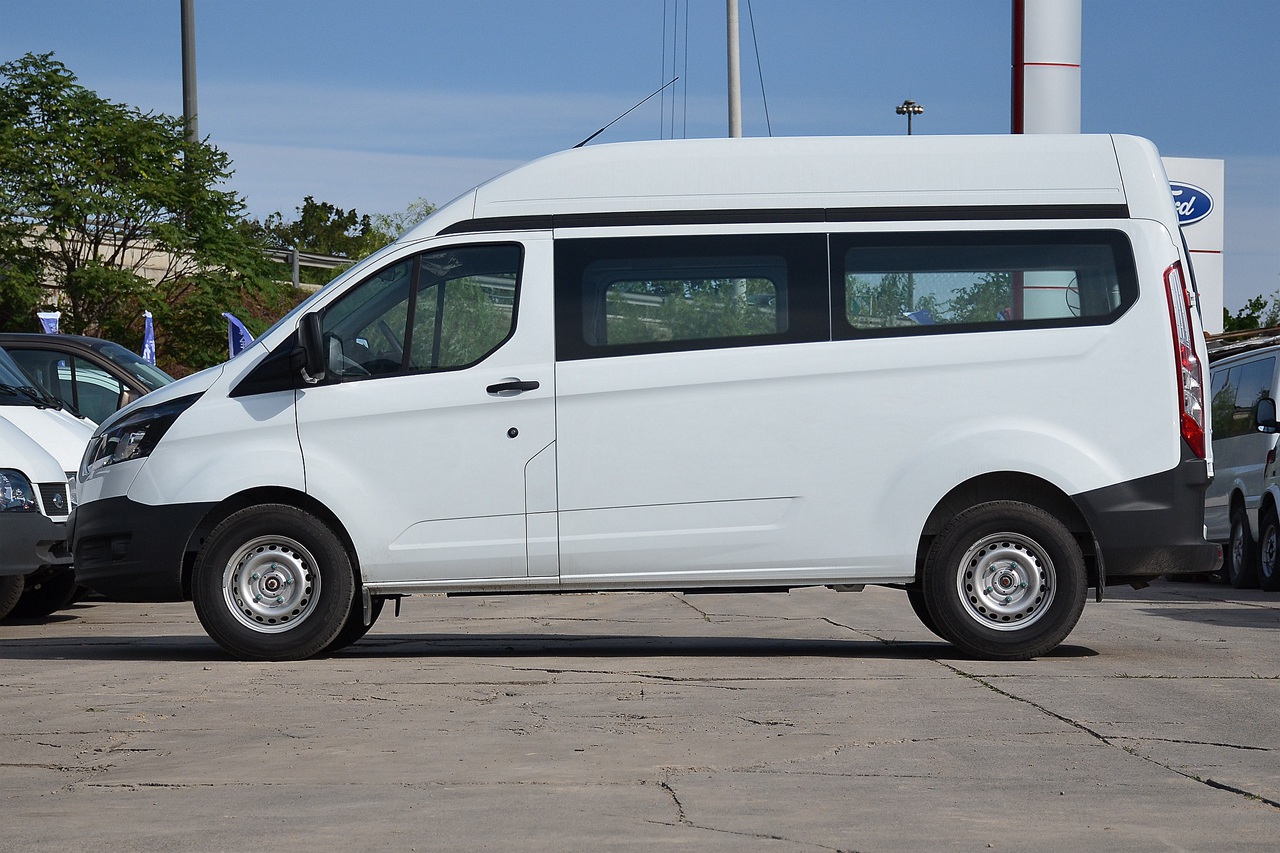 2017款新全顺2.0t中轴中顶汽油gas 5/6座kombi国5