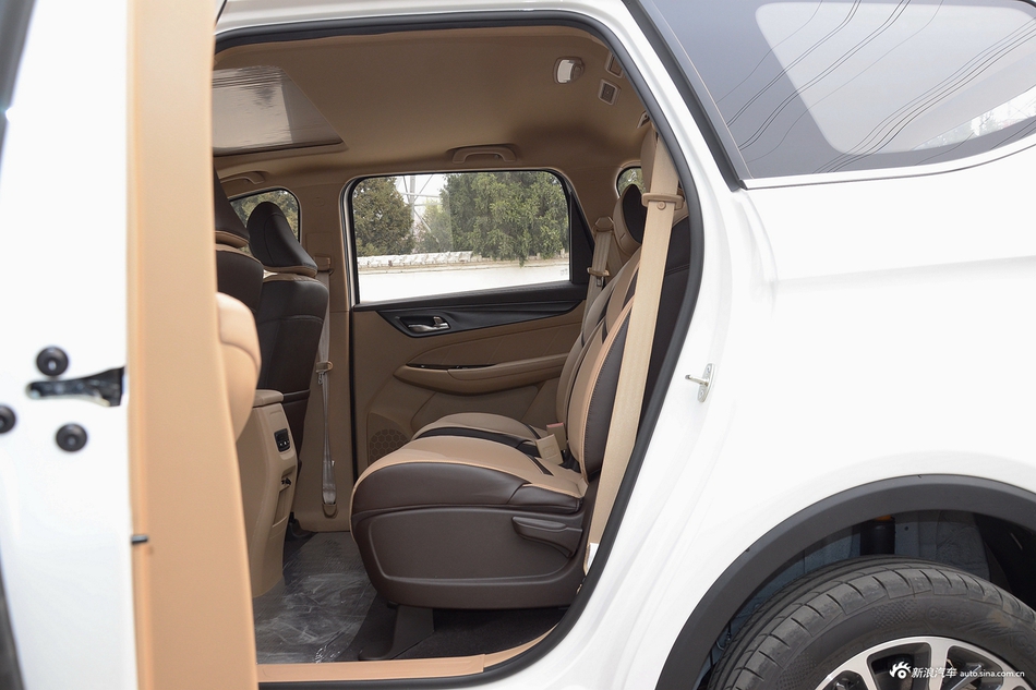 2017款宝骏730 1.8L AMT智能手动尊享型7座