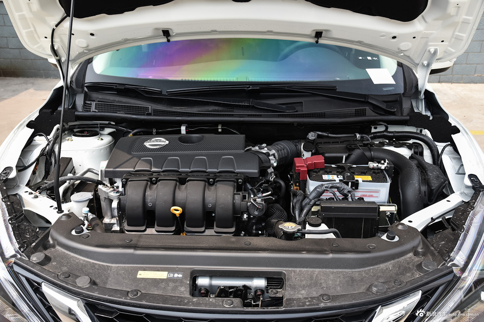 2016款轩逸1.8L自动XV智尊版 珠光白