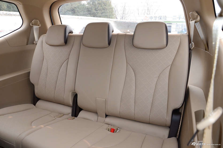2017款宝骏730 1.8L AMT智能手动尊享型7座