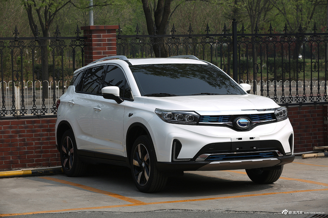 日前,新浪汽车拍摄到一组广汽丰田旗下首款纯电动suv——ix4 ev的实车