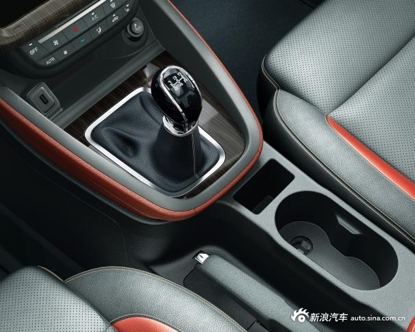 斯威X7 1.5T上市 售9.09万起