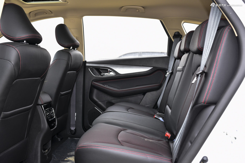 2016款 宝骏560 1.8L手动豪华型