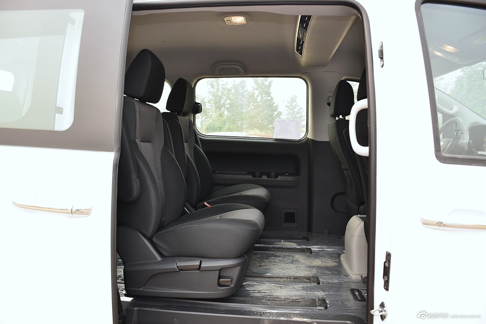 2016款瑞风M4 2.0L手动豪华型