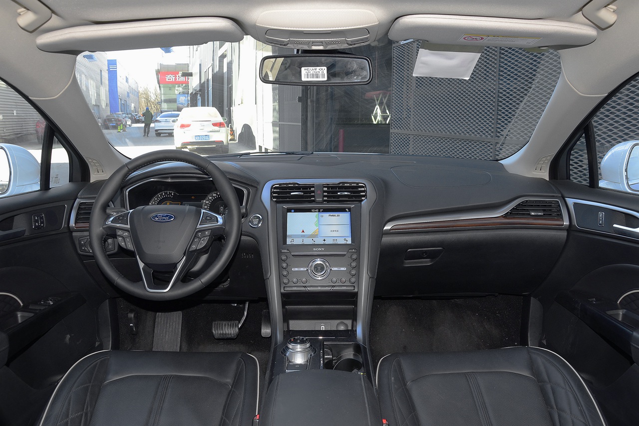 2017款蒙迪欧2.0t自动旗舰型