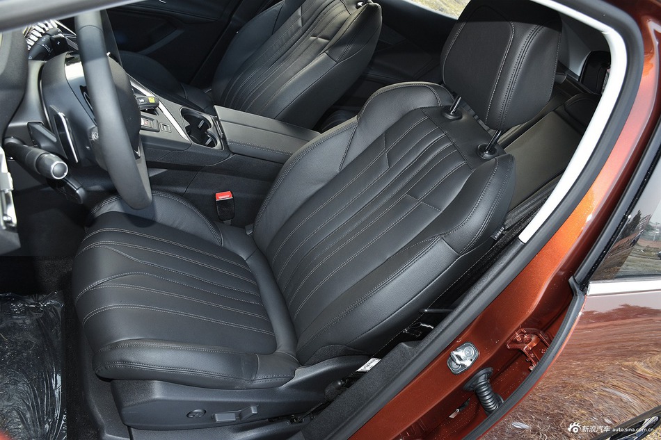 2017款标致4008 1.8T自动380THP豪华版（红色）