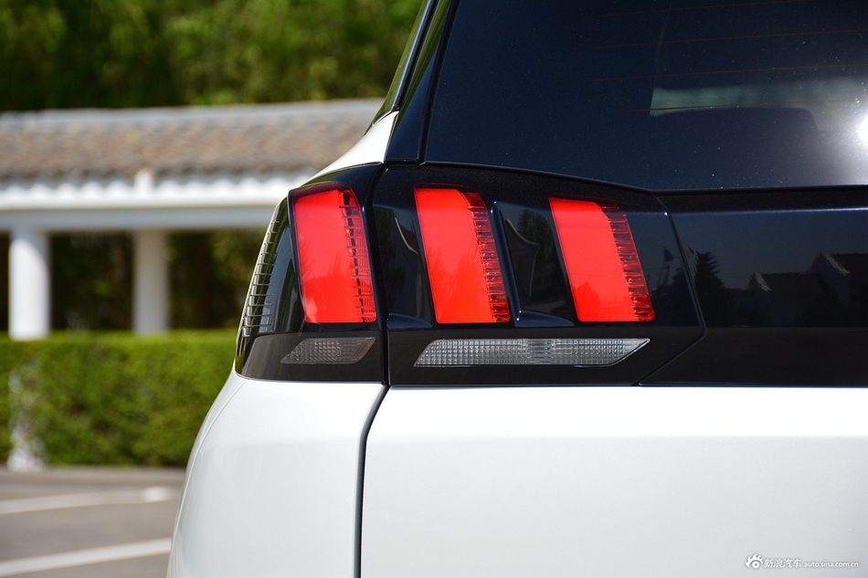 2017款标致5008 1.8T自动380THP豪华GT版