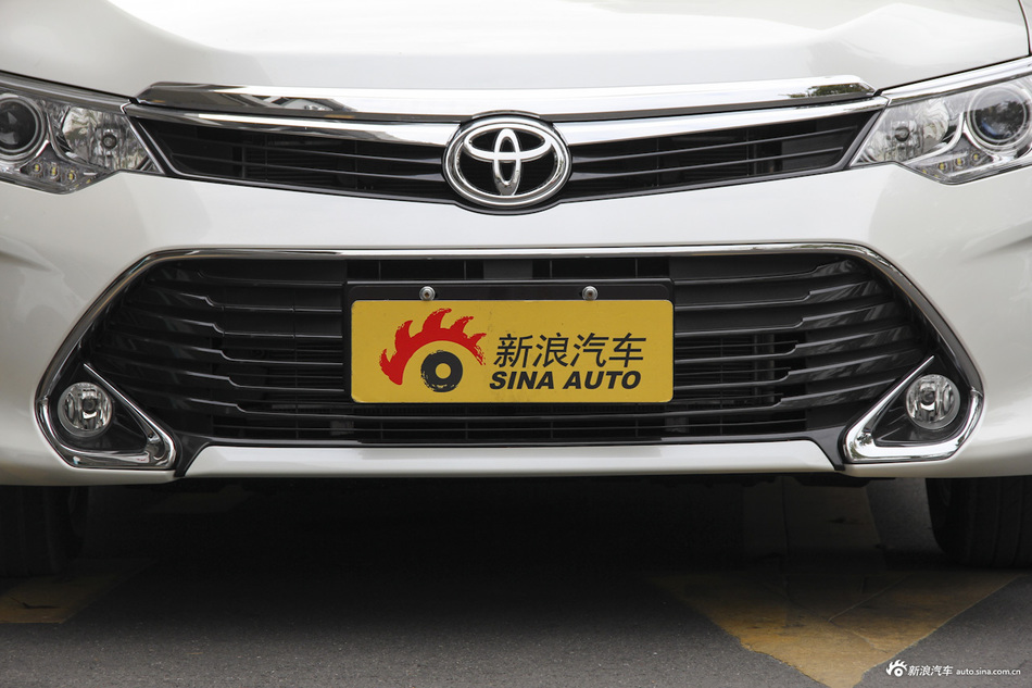 2016款凯美瑞2.0L自动十周年纪念领先版 