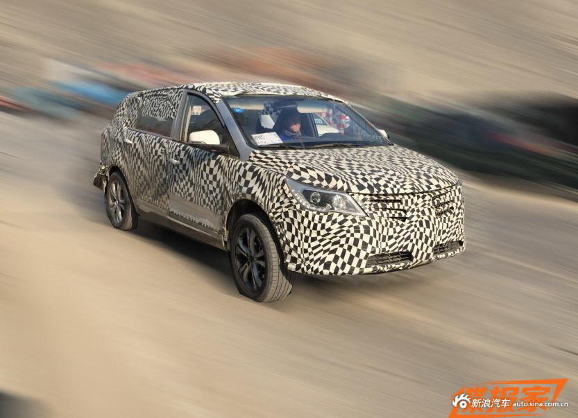 宝骏560加长版谍照