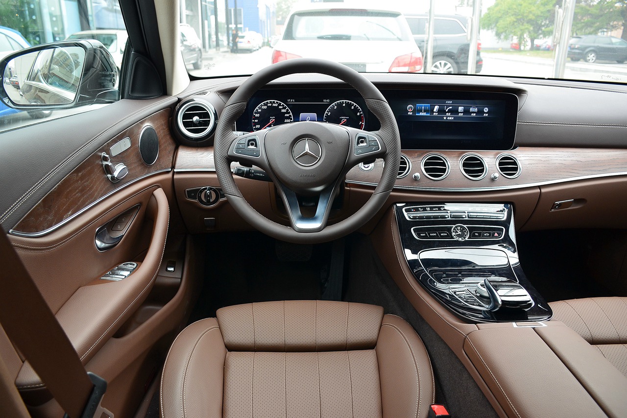 2016款奔驰e级2.0t自动e200l