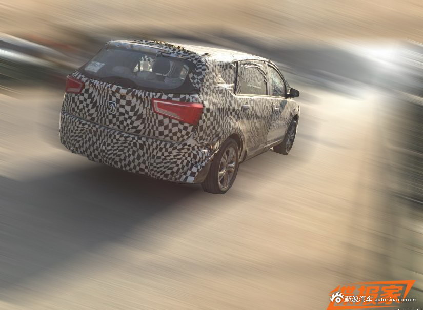 宝骏560加长版谍照